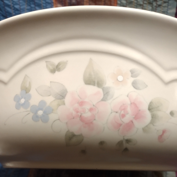 NWOT Pfaltzgraff Tea Rose Pattern Covered Dish - Picture 3 of 5